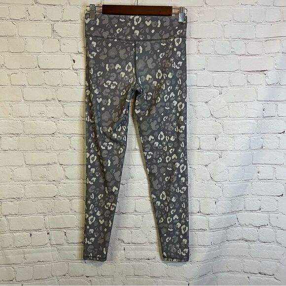 Eddie Bauer Leopard Printed Grey Leggings size Large (14/16) - Picture 2 of 7